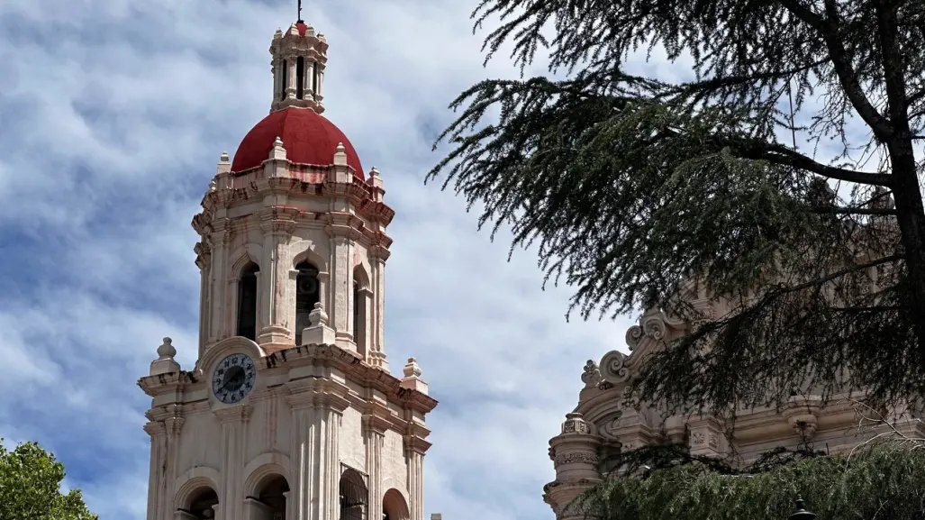 Celebran creyentes Domingo de Ramos en la Catedral de Saltillo