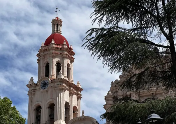 Celebran creyentes Domingo de Ramos en la Catedral de Saltillo