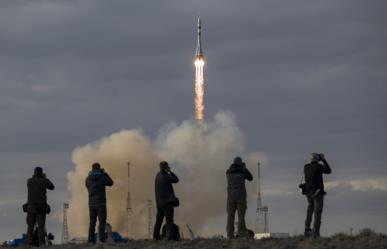 Astronautas de la NASA y Rusia llegan a la Estación Espacial Internacional