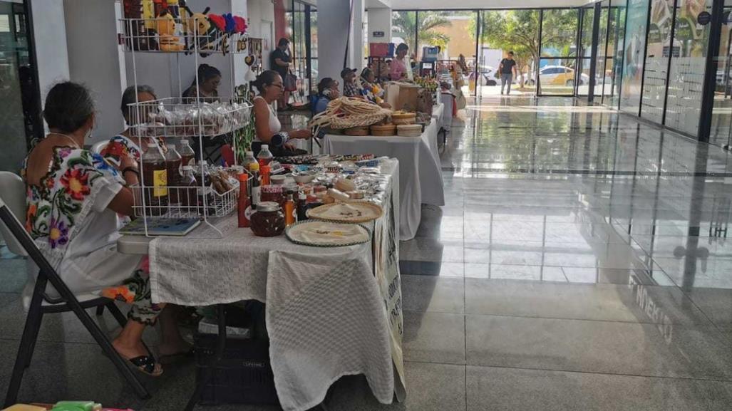 Feria de las mujeres artesanas en terminal ADO