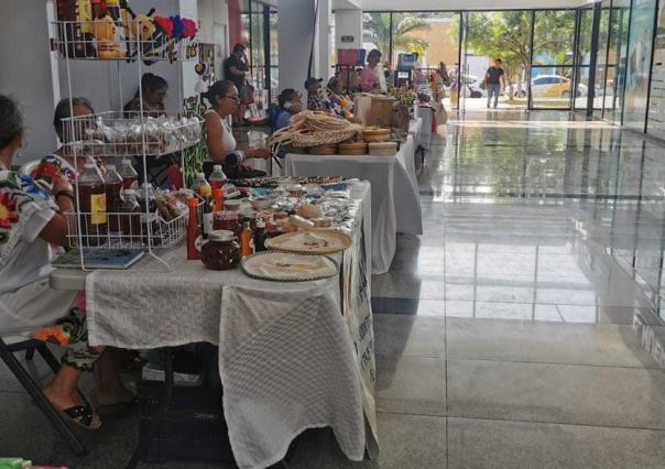 Feria de las mujeres artesanas en terminal ADO