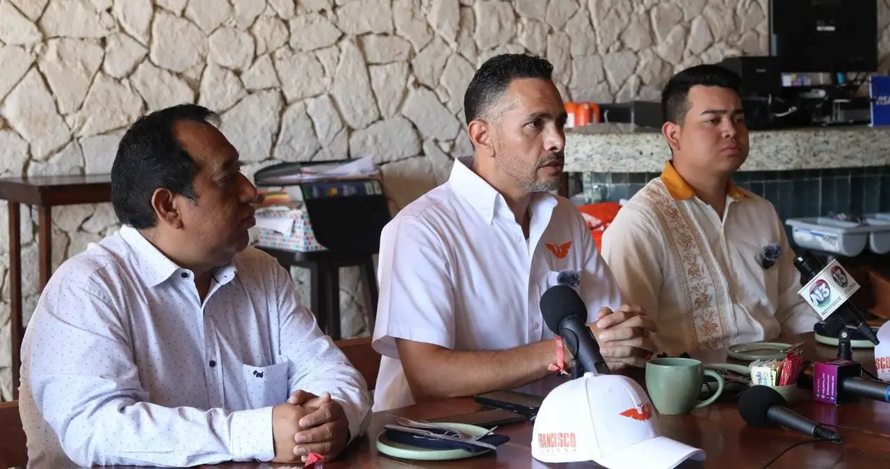 El candidato de Movimiento Ciudadano a diputado federal por el Distrito 4, en conferencia de prensa. Foto: Cortesía