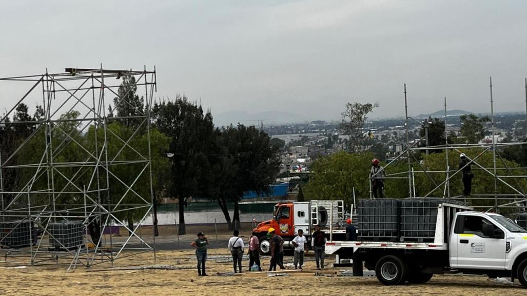 Construyen el escenario para la crucifixión del Cristo de Iztapalapa