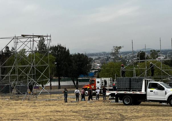 Construyen el escenario para la crucifixión del Cristo de Iztapalapa