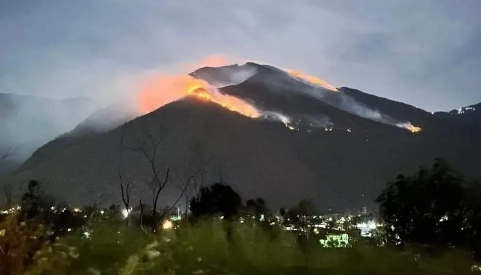 El Comité Estatal de Manejo de Fuego informó esta mañana que mantiene la atención coordinada de los 3 órdenes de gobierno a los incendios forestales. Foto: PC Veracruz