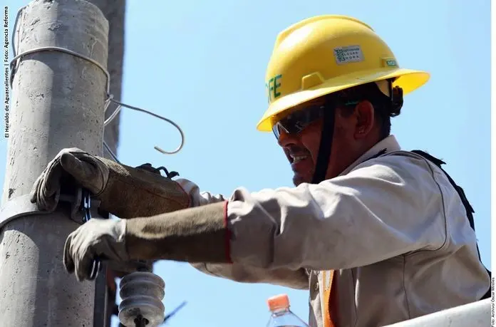 La CFE menciona que  no hay insuficiencia energética, a pesar de los apagones. Foto: CFE