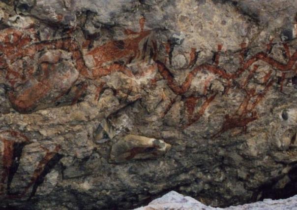 Arte rupestre en BCS: explora la Cueva de la Serpiente