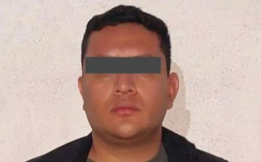 El detenido ahora ex policía de Guadalupe identificado como Francisco, N de 30 años se encuentra bajo investigación por los delitos de homicidio calificado y homicidio calificado en grado de tentativa. Foto: Especial.