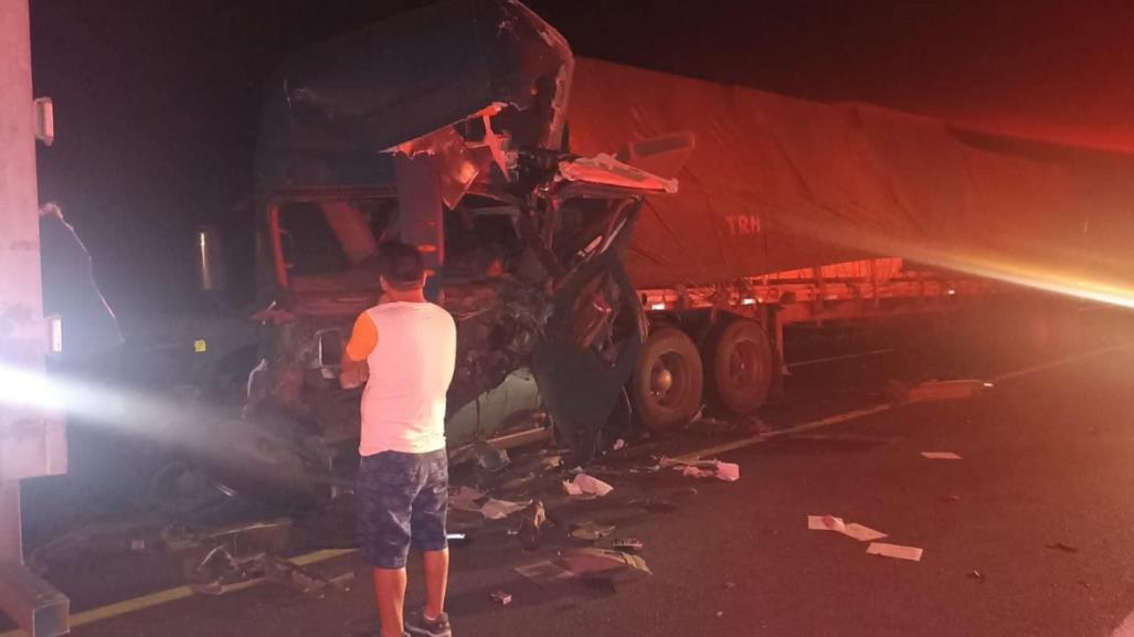 Choque múltiple de tractocamiones en la carretera Victoria- Zaragoza