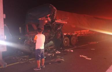 Choque múltiple de tractocamiones en la carretera Victoria- Zaragoza