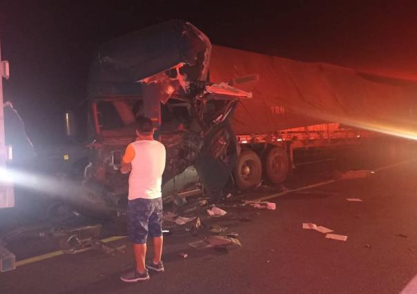 Choque múltiple de tractocamiones en la carretera Victoria- Zaragoza