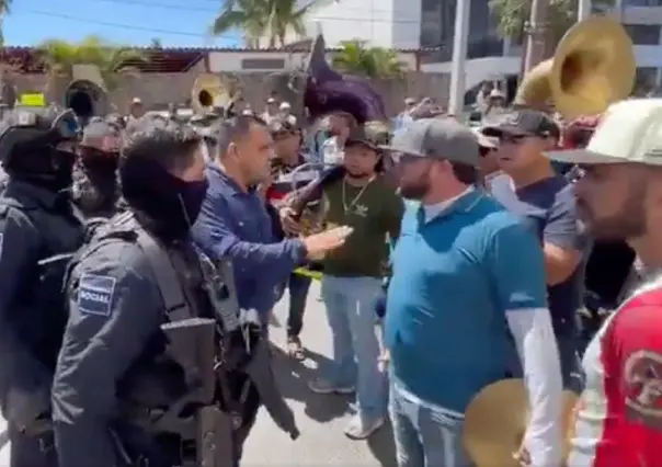 Mazatlán: ¡Músicos de banda se manifiestan y son agredidos por policías!