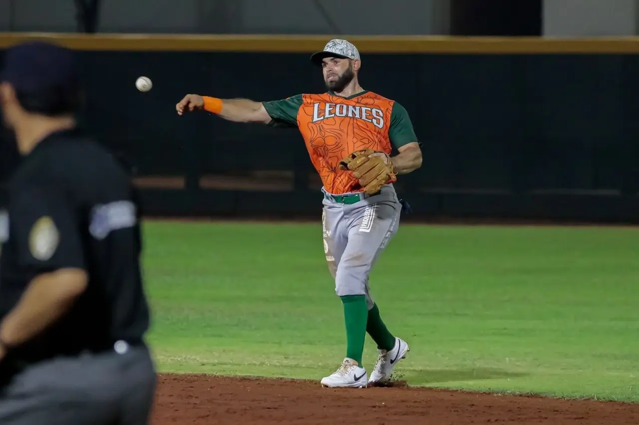 Rubén Tejeda logró anotar un jonrón en solitario durante la tercera entrada Fotos: Alejandro Zapata