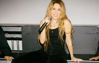 Una loba fuera del armario en Times Square: ¿Shakira estrena romance?