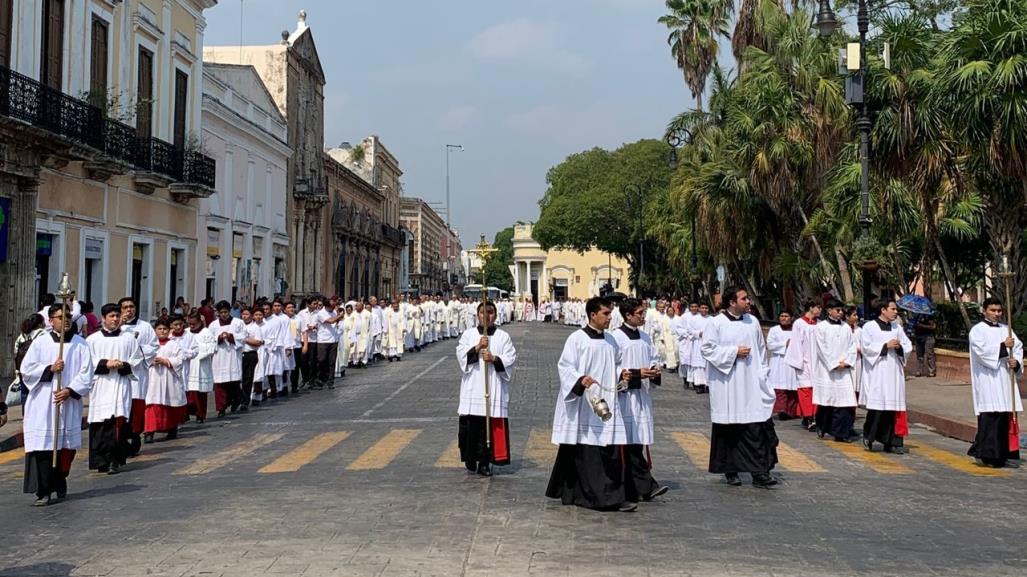 Misa crismal: Sacerdotes de Yucatán renuevan sus votos