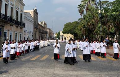 Misa crismal: Sacerdotes de Yucatán renuevan sus votos