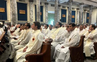 Católicos realizan Misa Crismal en la Basílica del Roble en Monterrey