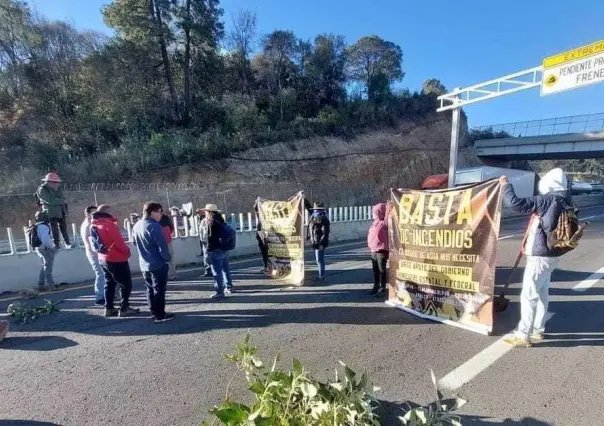 Bloquean la Toluca-Naucalpan en ambos sentidos