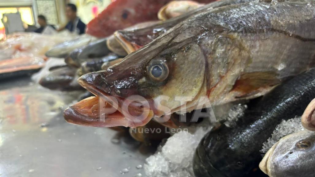 Abarrotan pescaderías previo a Viernes Santo en Monterrey