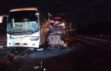 Choque entre autobús y tractocamión en Carretera Victoria-Zaragoza