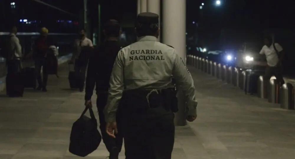 Este jueves las alarmas se activaron en el aeropuerto de Mérida por la detención de un estadounidense quien cargaba un arsenal de cartuchos.- Foto de Yucatán a la Mano