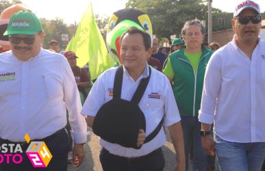 Huacho y Moy Muñoz realizan caminata por la colonia Felipe Carillo Puerto