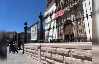 Avanza la limpieza a la Catedral de Durango tras daños por la marcha 8M