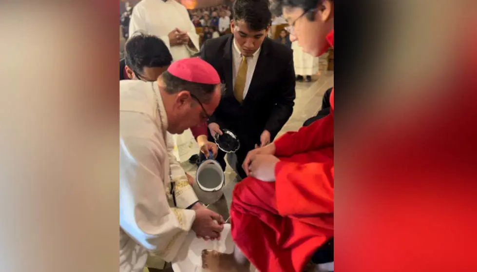 Para la Iglesia Católica, esta tradición simboliza la vocación de servicio, la humildad y la igualdad que quiso enseñar el hijo de Dios en la tierra. (Fotografía: Leslie Delgado)