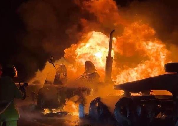 Se incendia pipa en el Libramiento Poniente de Tampico