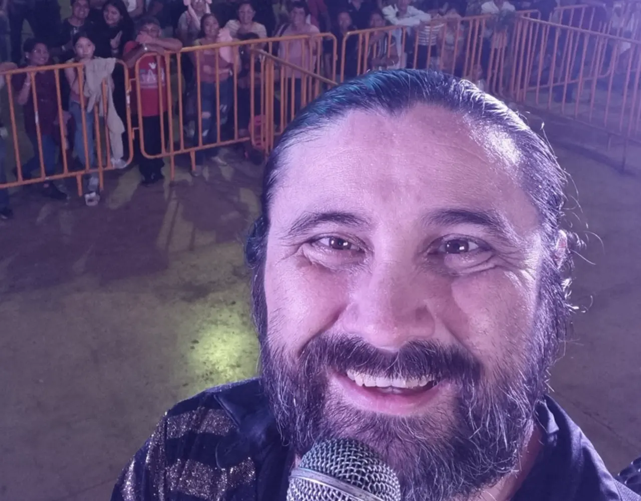 El comediante yucateco “Taco de Ojo” reapareció en sus redes sociales para dar algunos detalles del ataque que sufrió el sábado pasado en su estudio de Ciudad Caucel.- Foto de redes sociales