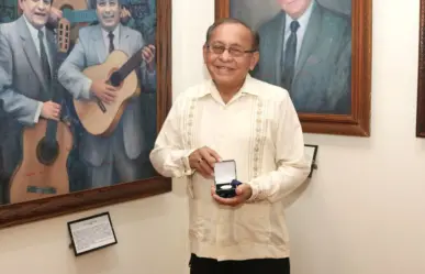 Trovador yucateco recibe Medalla Pastor Cervera por más de 50 años de carrera