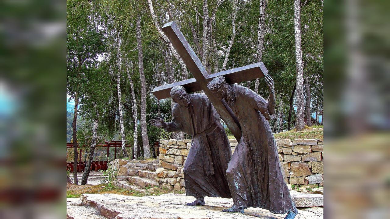 Cada año, fieles de todas las edades se reúnen para participar en este acto de recogimiento y reflexión. Foto: Archivo