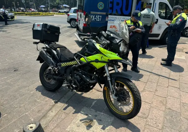 Motociclistas de la SSC son impactados por automovilista en Paseo de la Reforma