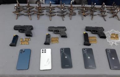 Arrestan a cuatro hombres con armas, ponchallantas y camionetas blindadas