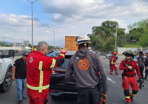 Choque carambola deja dos heridos en Carretera Nacional