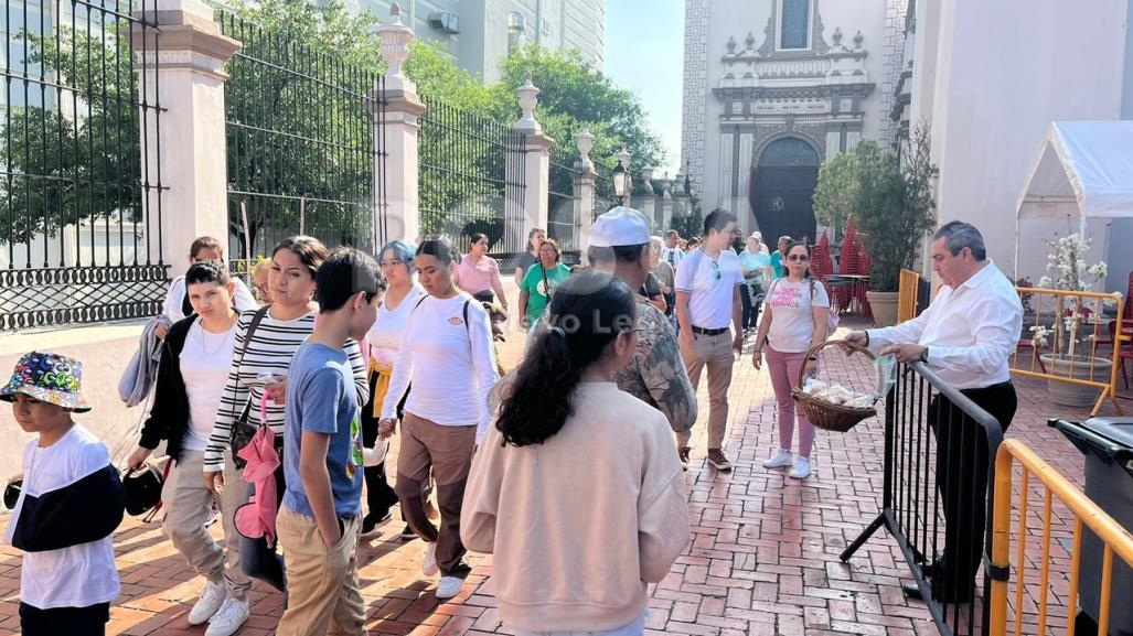 Visitan católicos siete templos en jueves santo