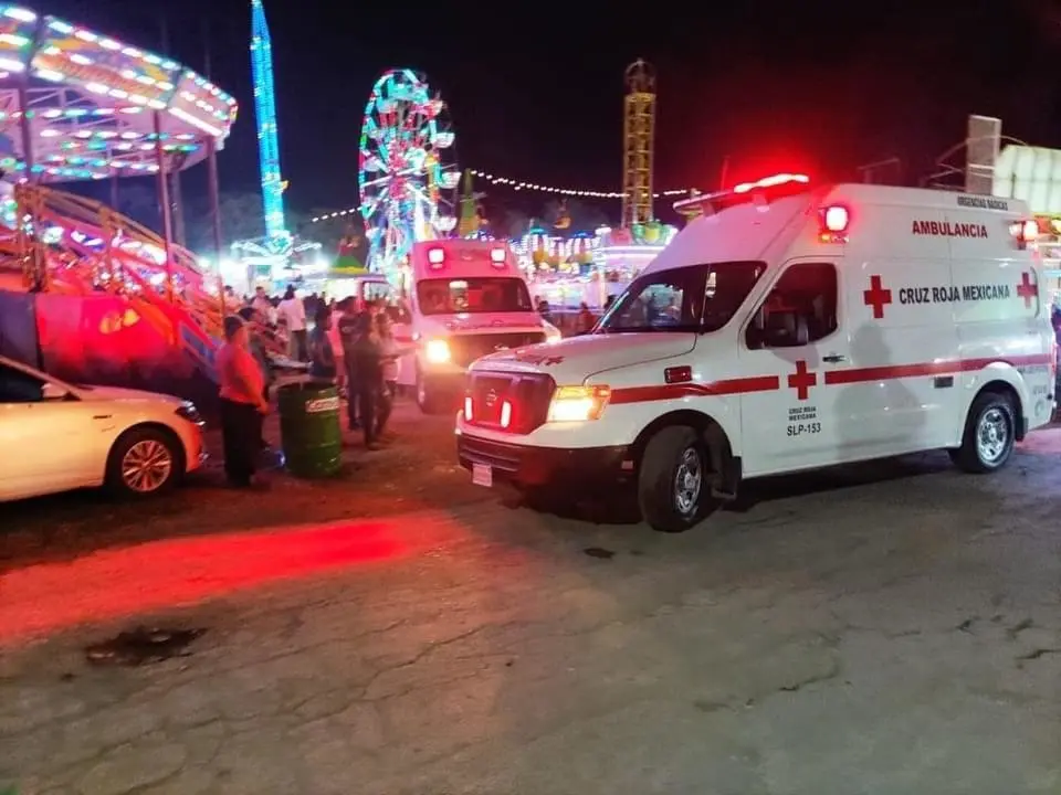 Ocho lesionados al caer juego mecánico en la Feria de Valles