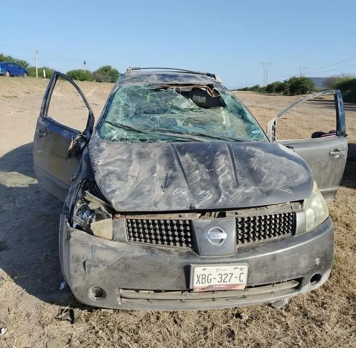 Familia resulta lesionada en volcadura en Carretera Victoria-Zaragoza