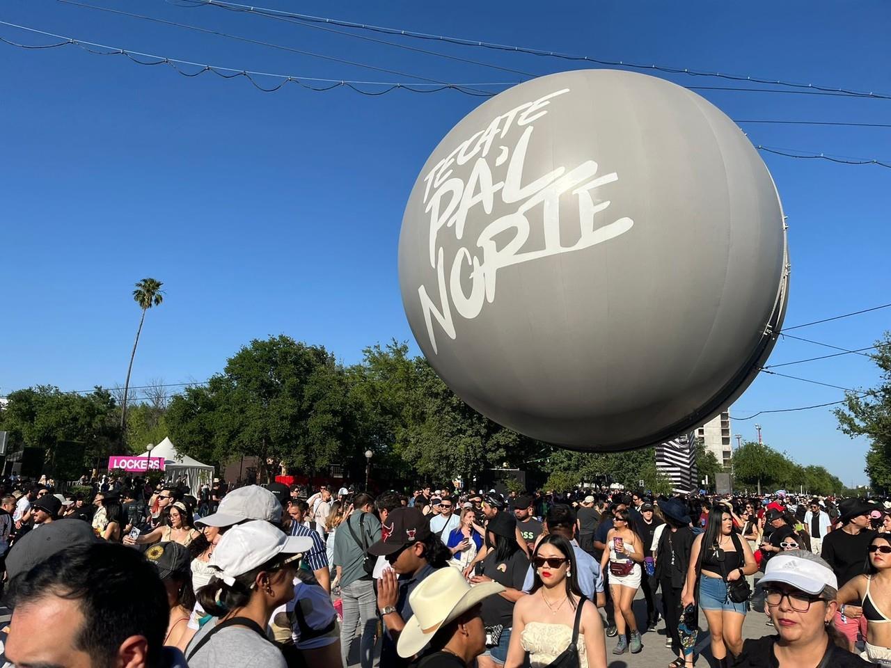 Ambos cantantes enamoraron a los miles de fanáticos que se concentran en el Parque Fundidora. Foto: Cortesía