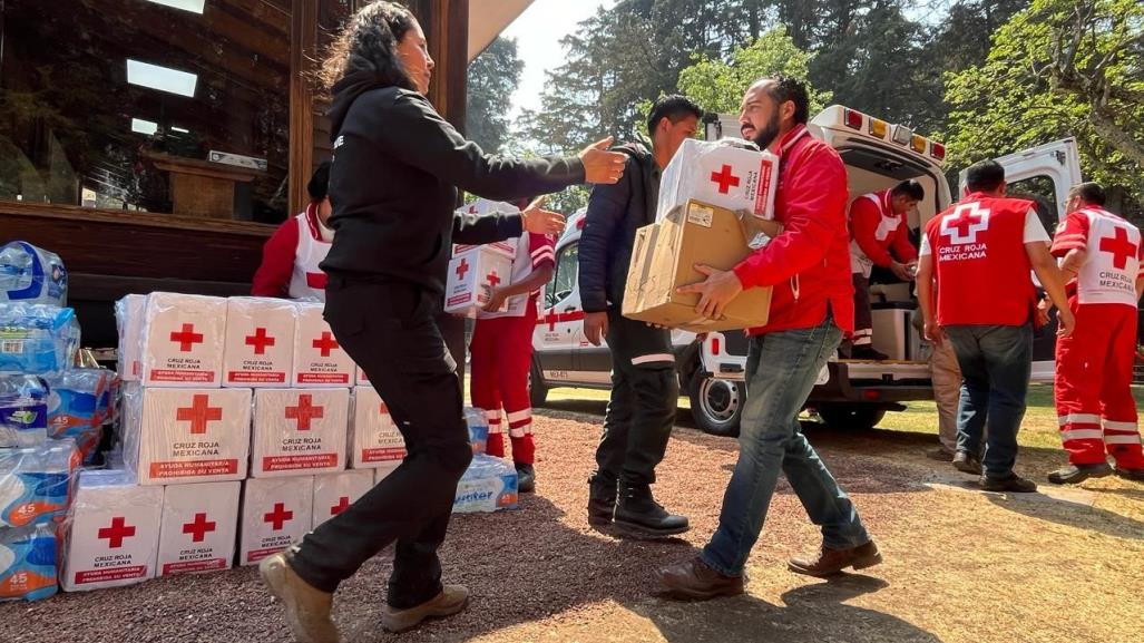 Entrega Cruz Roja primera ayuda a brigadistas del Edomex