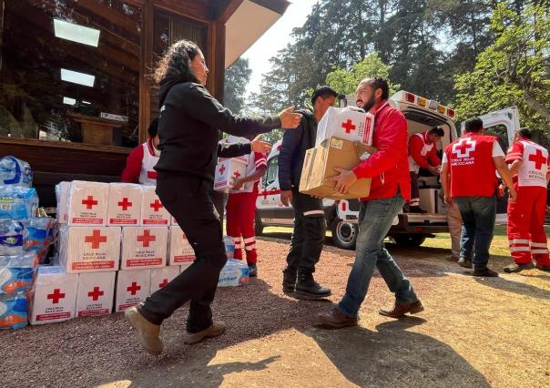 Entrega Cruz Roja primera ayuda a brigadistas del Edomex