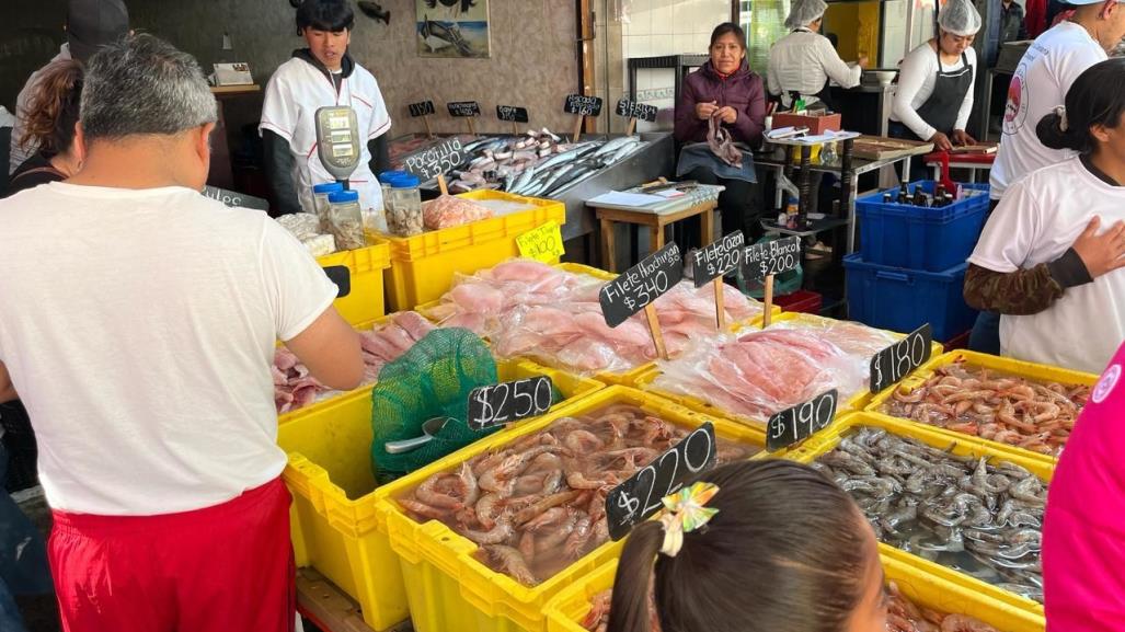 Pese a alzas en pescados y mariscos mantienen tradiciones de Semana Santa