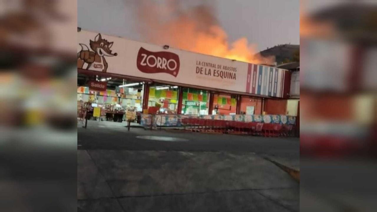 El incendio causó alarma entre las empresas aledañas. Foto: Especial