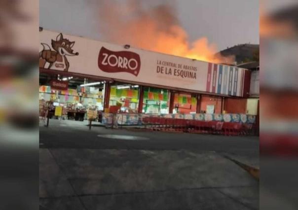 Incendio en bodega en Tlalnepantla