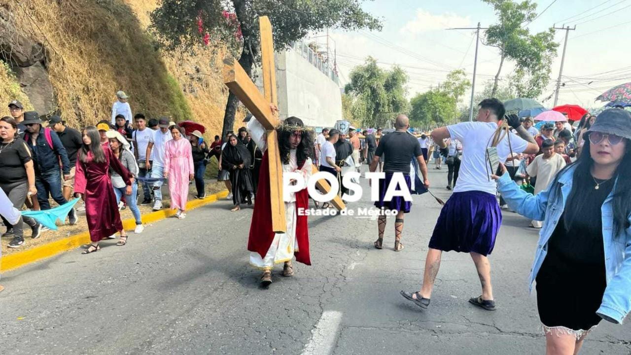 El Viacrucis en el centro de Toluca busca preservar las tradiciones religiosas. Foto: Alberto Dzib