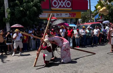 Cientos de feligreses se dieron cita en el Viacrucis viviente de Pacabtún