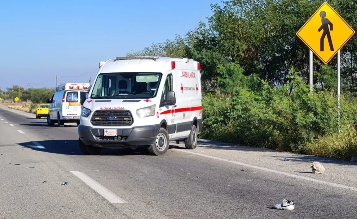 Agentes viales han cerrado en estos momentos este tramo de la Capitán Alonso de León, esperando a la llegada de peritos viales desde Monterrey. Foto: Especial.