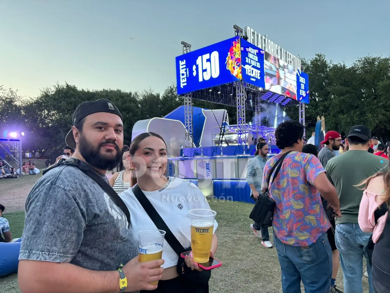 Los asistentes podrán deleitarse con una Tecate recién salida de la fábrica. Foto: Diego Beltrán