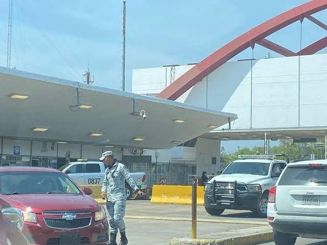 Policía Militar provocan largas filas en los puentes internacionales de México