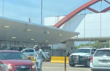 Policía Militar provocan largas filas en los puentes internacionales de México